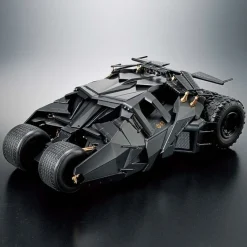 BATMAN - 1/35 SCALE MODEL KIT BATMOBILE (BATMAN BEGINS Ver.)