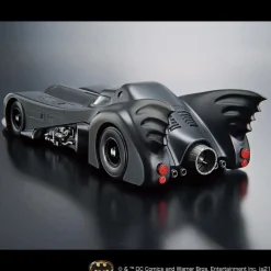 BATMAN - 1/35 SCALE MODEL KIT BATMOBILE BATMAN VER.