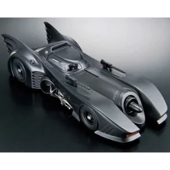 BATMAN - 1/35 SCALE MODEL KIT BATMOBILE BATMAN VER.