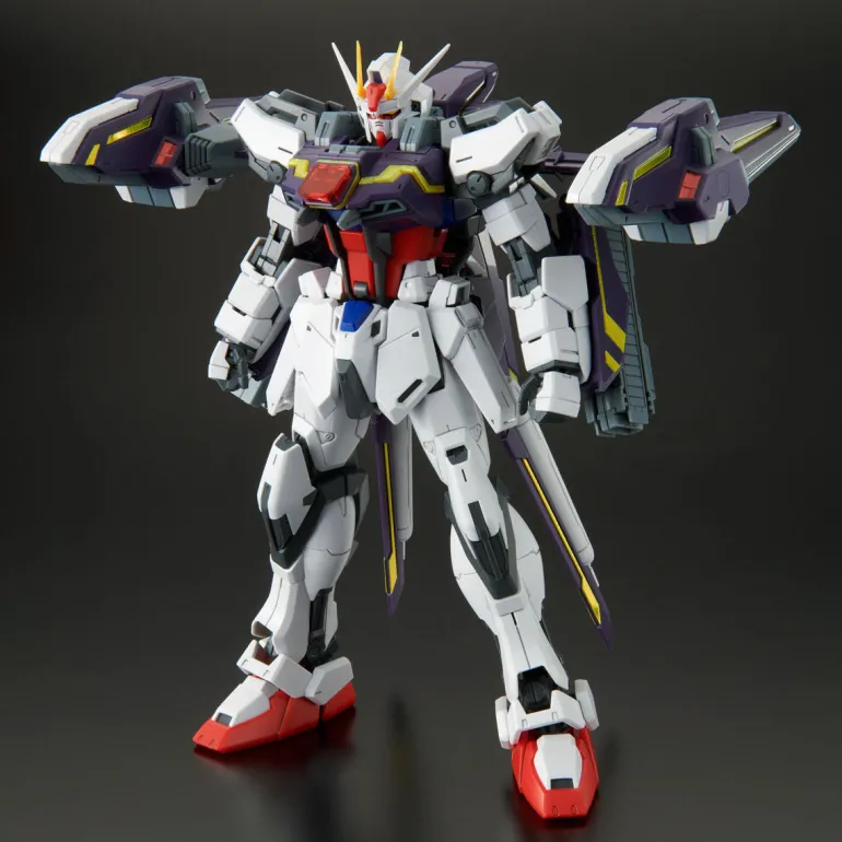 (PREMIUM-BANDAI) GUNDAM - MG 1/100 LIGHTNING STRIKE GUNDAM Ver.RM