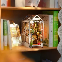 Robotime Rolife Holiday Garden House DIY Book Nook Shelf Insert TGB06
